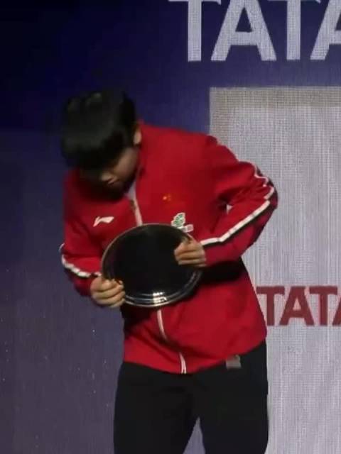 中国女团夺冠孙颖莎英文互动逗乐邓亚萍