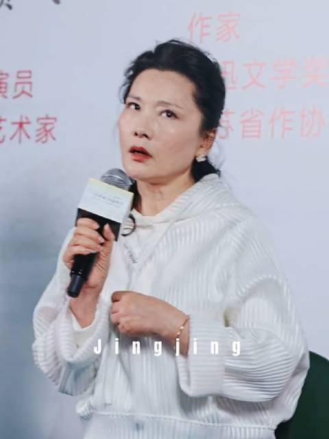 何赛飞反对AI替代剧组岗位引争议,女制片人回应可降低成本