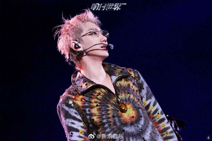 汪苏泷在郑州演唱会的舞台设计和歌单有哪些特别之处？