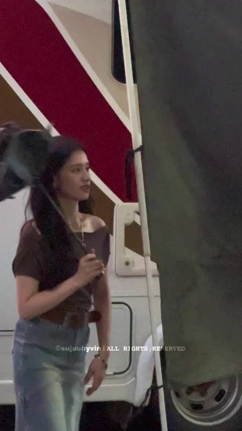 张婧仪就这样不止一次的上错车了 迷迷糊糊的上错房车怎么那么萌