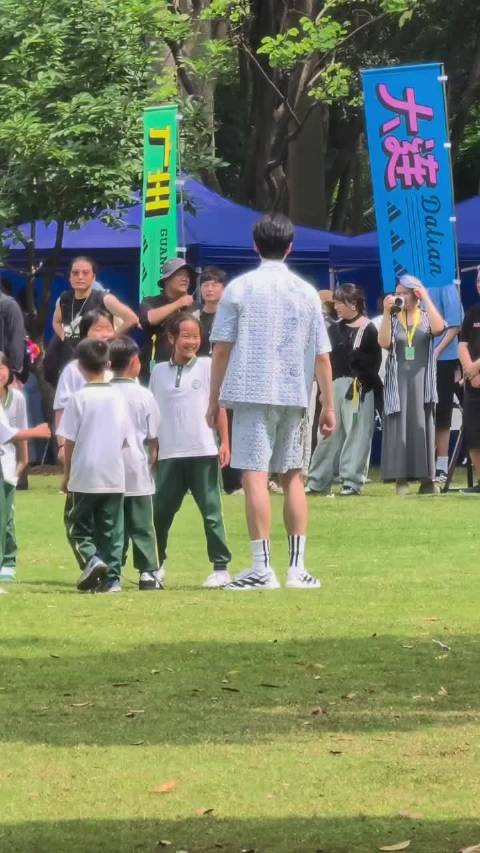 张云龙综艺反驳小学生喊哥哥，自称比对方父母都大