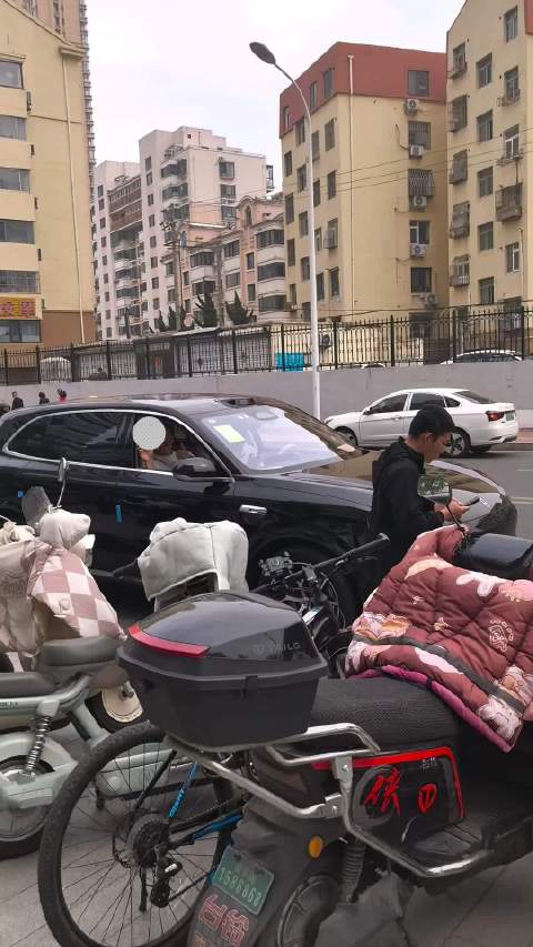 问界M6挂牌上路，年轻新锐风格引关注