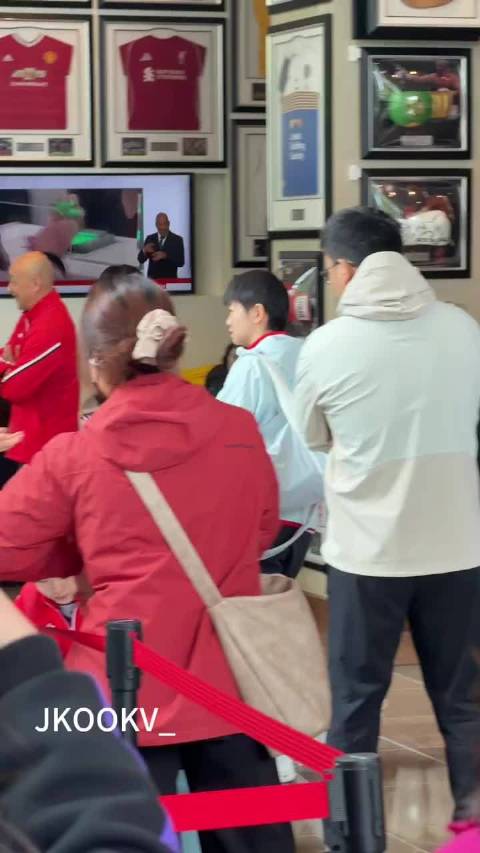 5月11日，刚刚，孙颖莎外出参加活动了，状态很松弛，莎莎11350分女单世一