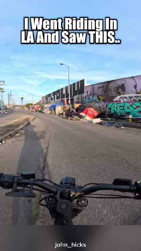 洛杉矶无家可归者房车遭清理后仍回原处