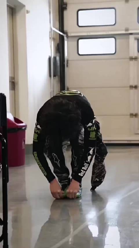 王一博发文勉励粉丝奋斗追梦