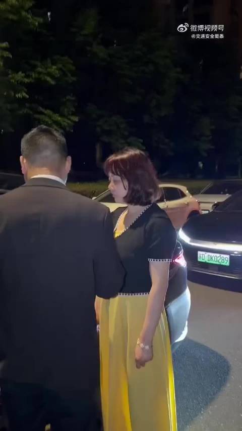 女乘客殴打网约车司机未还手累瘫