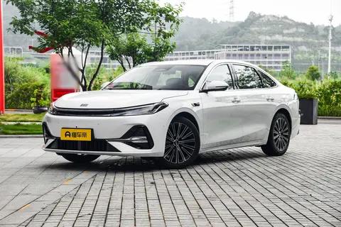 吉利银河 A7 深度解析:2100km 续航 + SPA 按摩座椅的越级体验