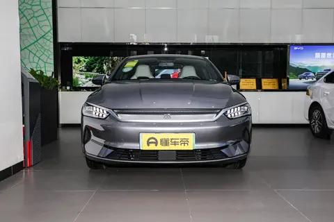 秦PLUS EV 610KM 领航钻石型，轴距2718mm，续航610KM，售价20.99万