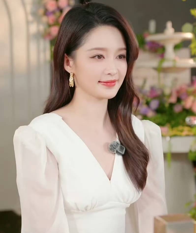 李沁被温柔“点名”:当独立女孩遇见“偏爱式关心”_龚俊_网友_行程
