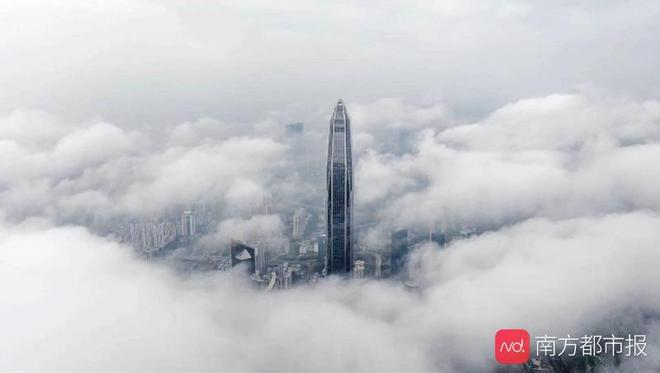 深圳福田雨后现云海，氤氲朦胧宛若仙境