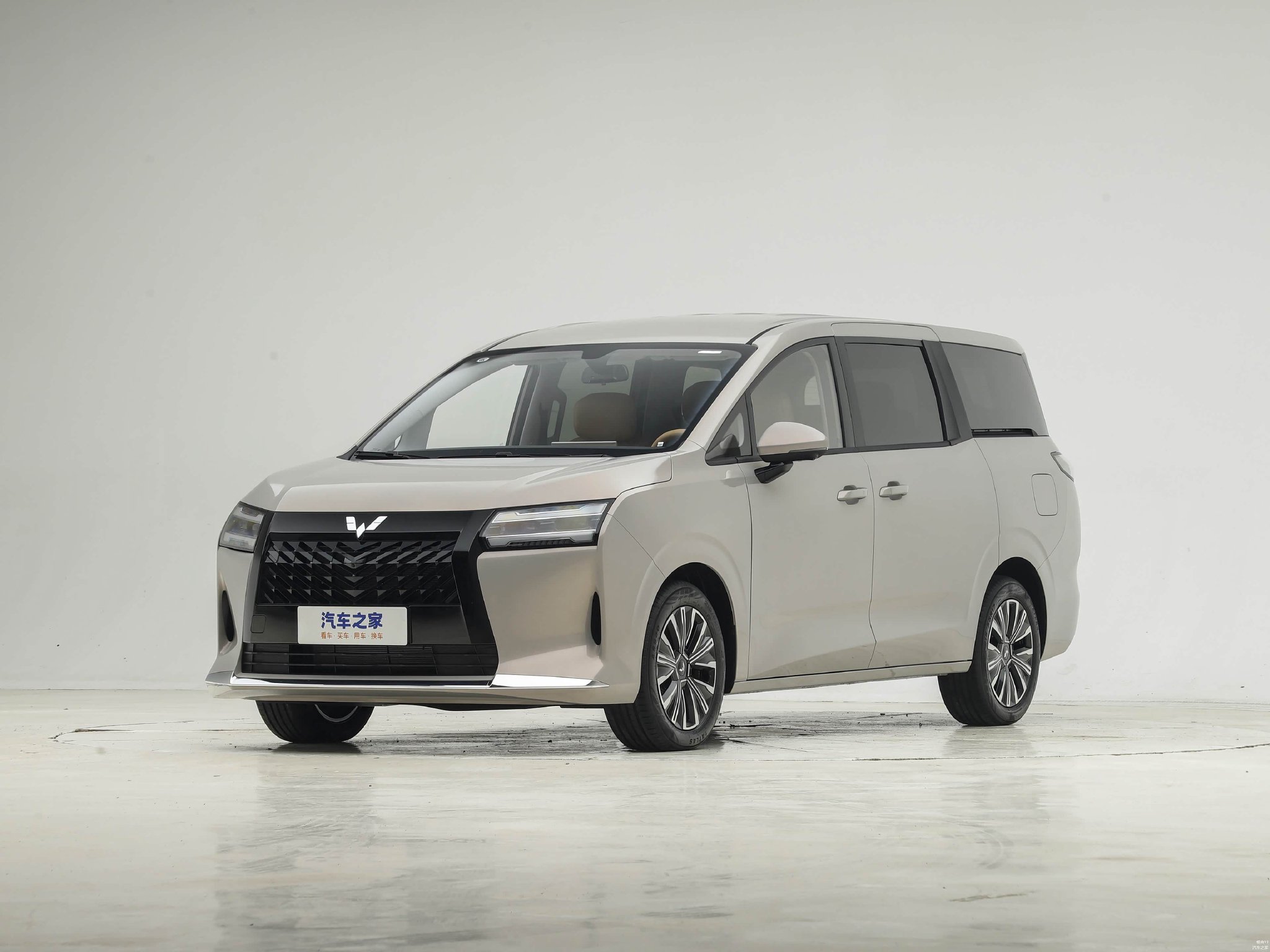 10 万拿下 7 座插混 MPV?五菱星光 730 PHEV 是真能耐吗