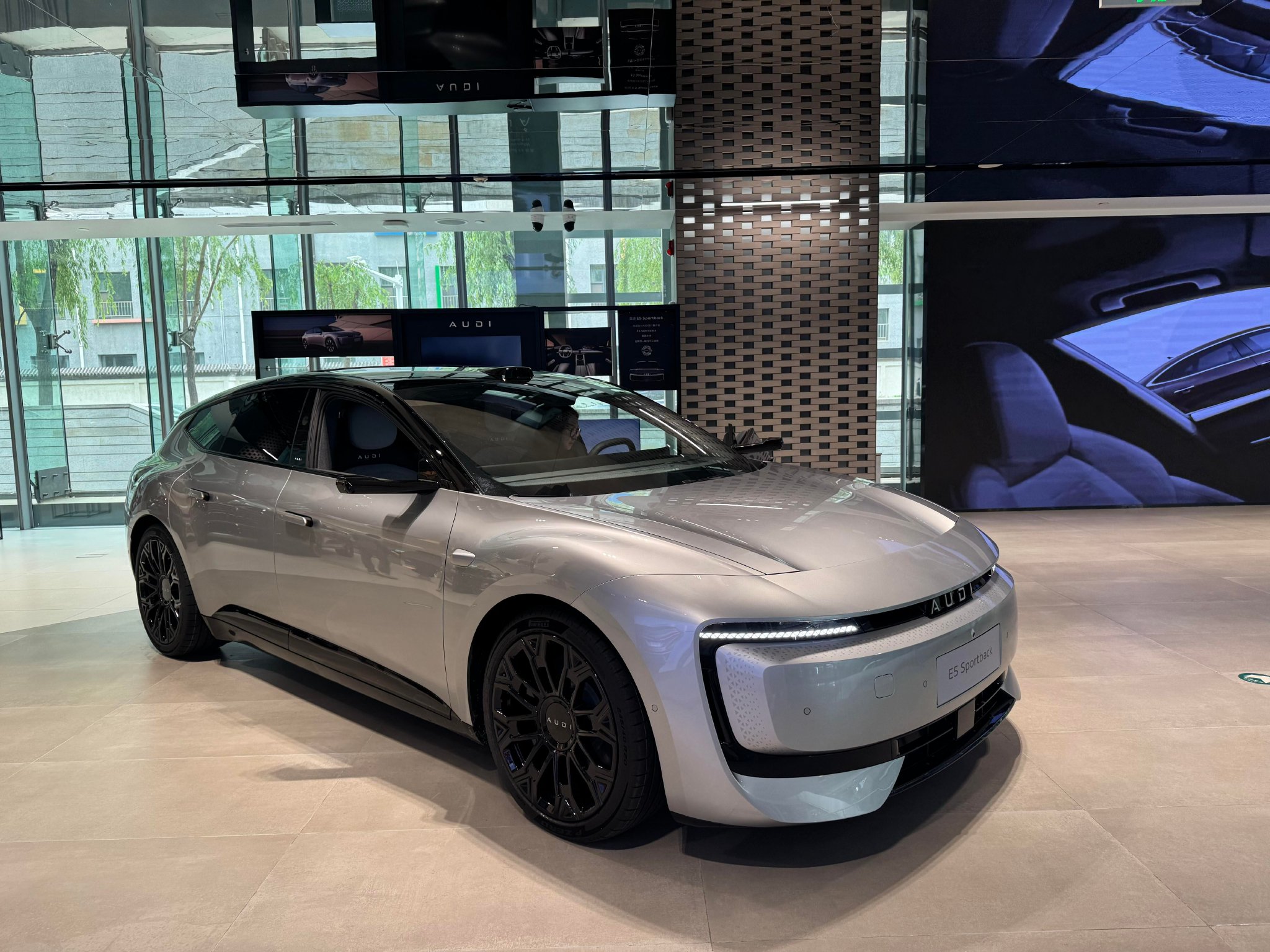 奥迪E5到店，长近4米9+新车标，配787马力+后轮转向 | BitAuto Kazakhstan
