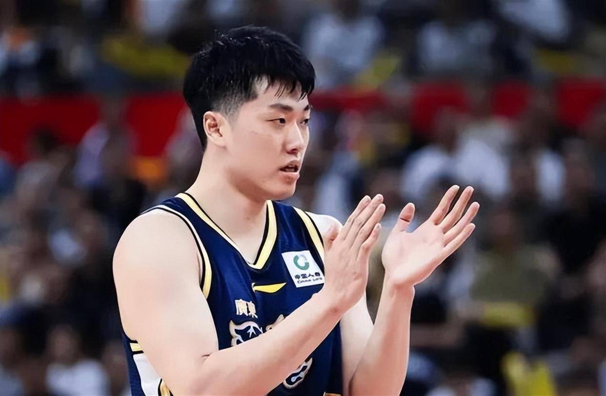 广东男篮大胜广厦!赛后徐杰忍不住夸赞3个队友，包括张皓嘉_内线_王少杰_浙江