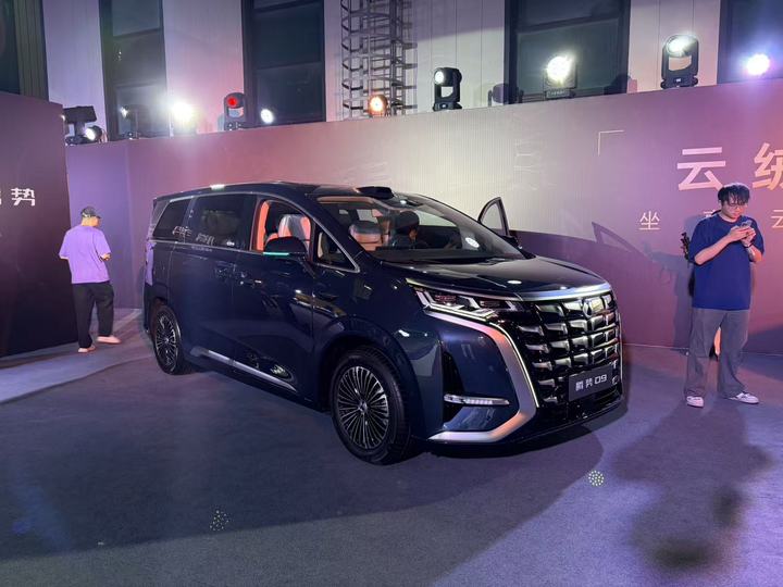 第二代腾势 D9 正式上市，售价35.98万元起-满电-新能源汽车