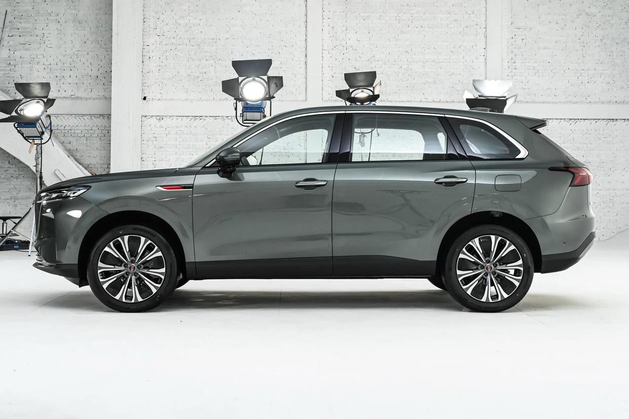 深度试驾红旗HS6 PHEV:17万级开出30万质感