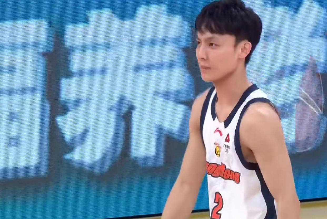 不打了！广东最强中锋收获NBA多队试训机会，或成新一位中国NBA球员