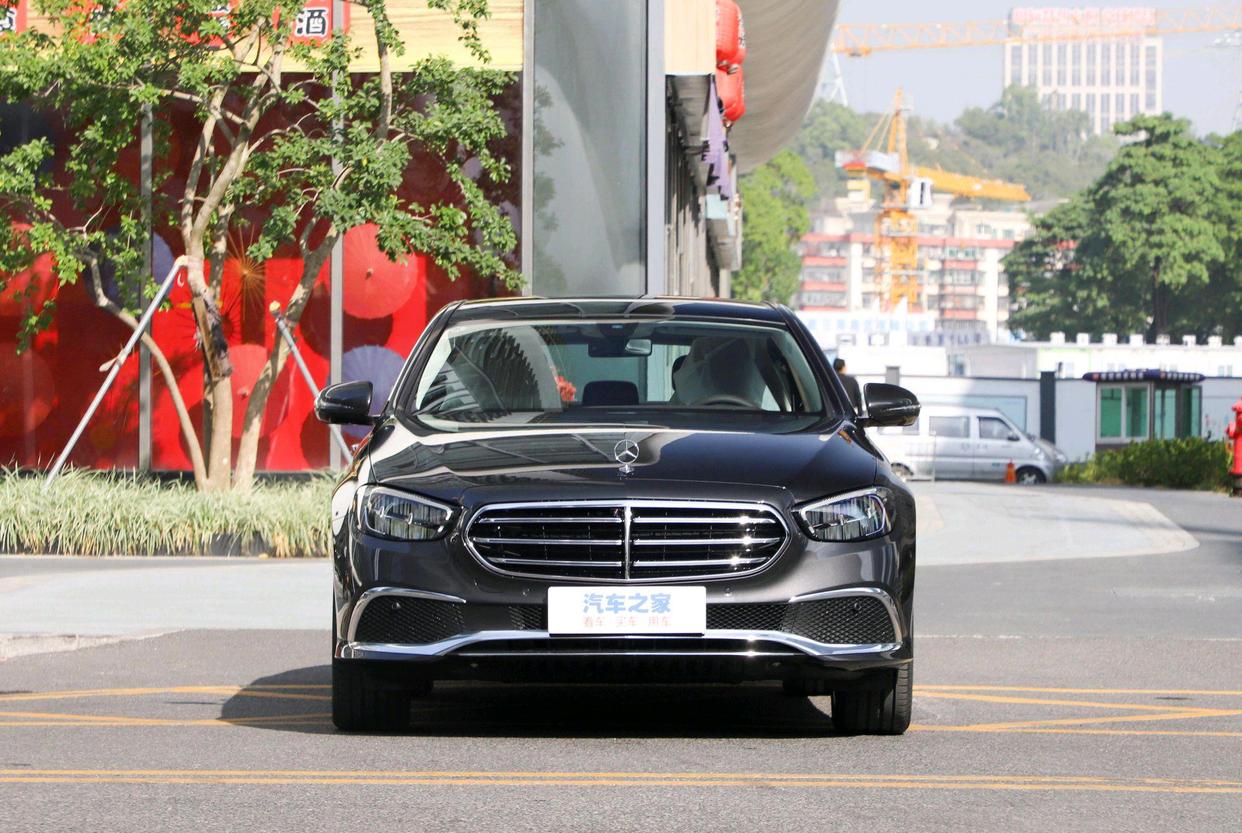 评测2022款奔驰E级PHEV,纯电续航120公里,值得入手吗?