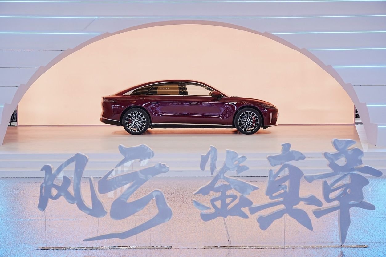 3米轴距,260km纯电续航,风云A9L仅14.99万起