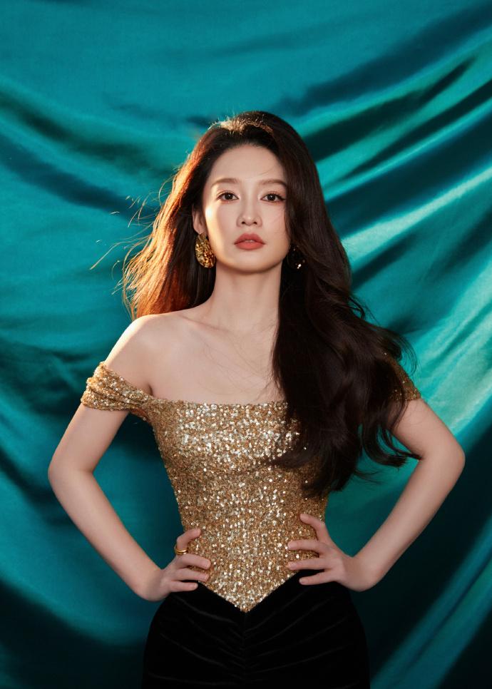 李沁鎏金人鱼造型杀疯热搜!这才是东方美人的顶级打开方式