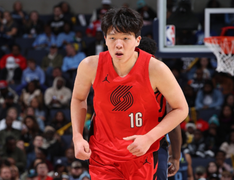 杨瀚森赛季总结:首轮合计0分一轮游 仅是边缘轮换存多项短板