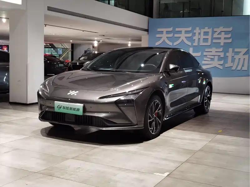 12万多拿下二手智己L7,2022款行驶2万多公里,新势力豪华优雅灵动