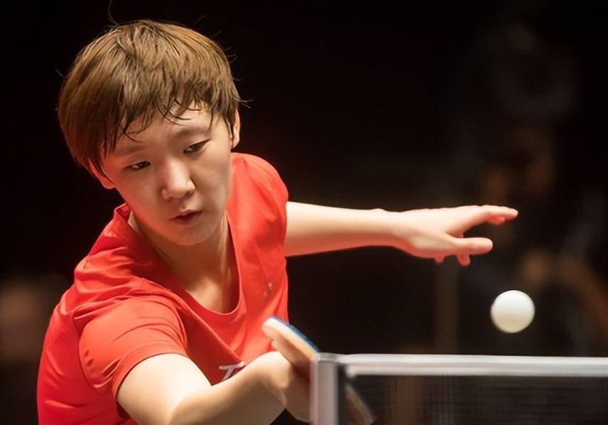 从0-1到4-1!王曼昱后来居上战胜斯佐科斯，锁定一个澳门世界杯女单8强席位