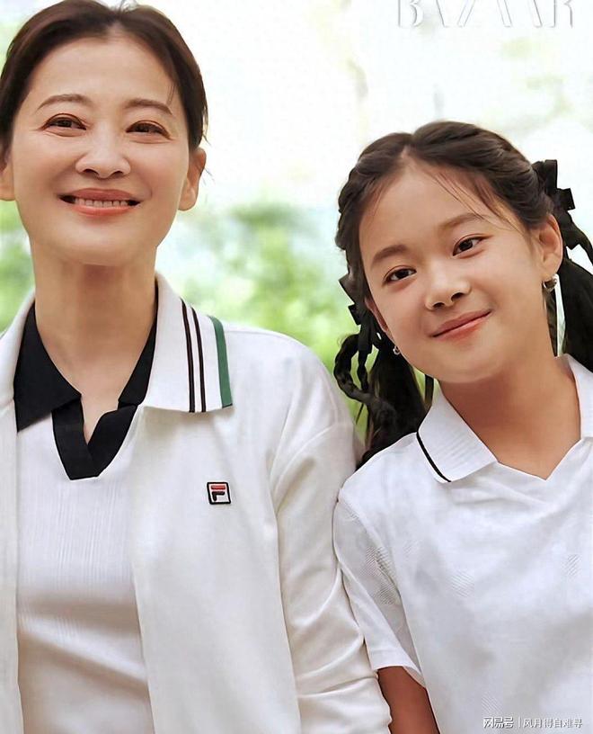 梅婷携12岁女儿拍母亲节杂志，母女神颜相似暖心相处