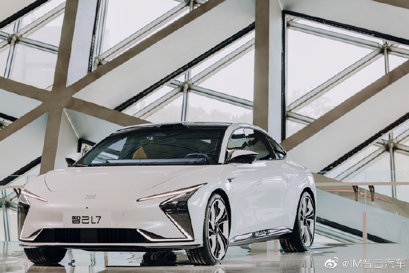 智己L7“高定私享座舱”设计公布 有三款内饰颜色可选_太平洋号