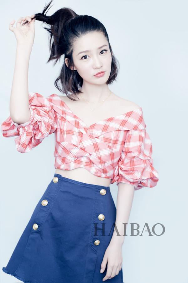 从强捧不红到热剧女主,李沁的衣品和演技一样让人过目不忘?
