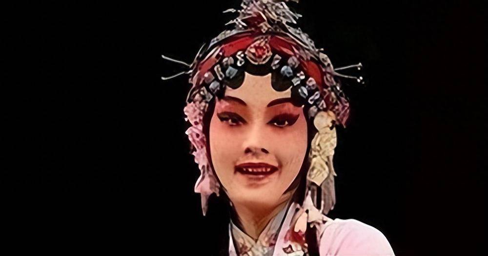 李沁:30年难遇一个“闺门旦”,最终却入娱乐圈,网友:后悔吗?