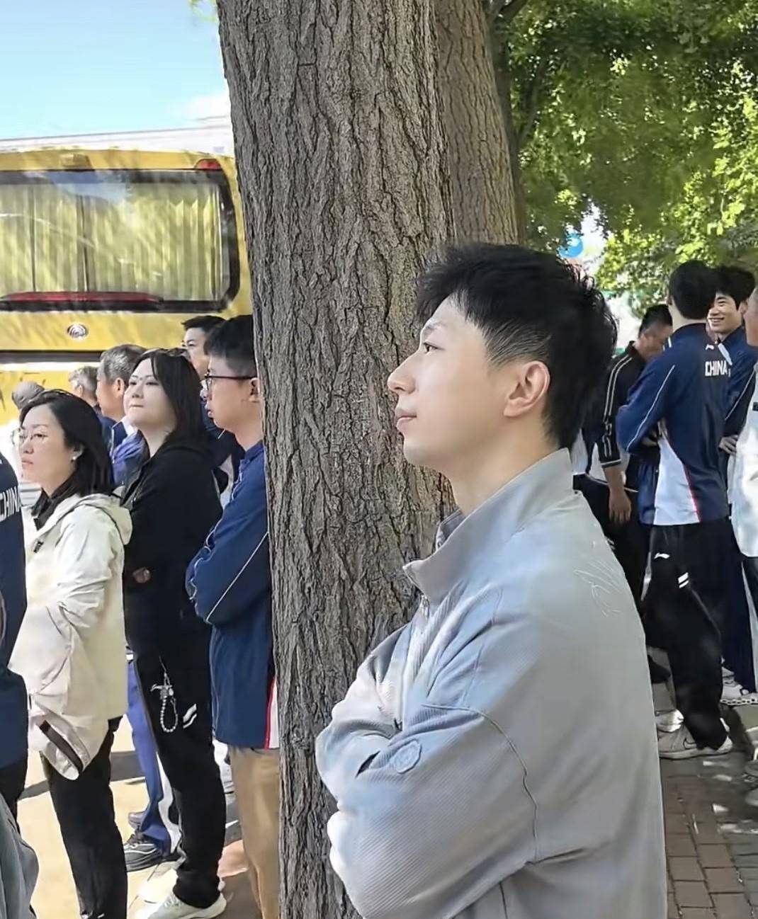 国乒赴英战！马龙送行，莎莎何卓佳梁靖崑状态佳