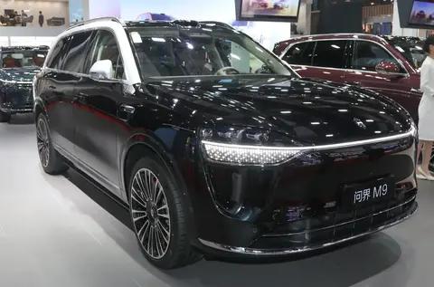 不便宜但为何那么多人买问界新M9?配置旗舰级，哪款最值得入手?