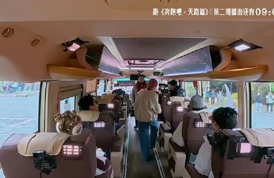 欧阳娜娜穿陈伟霆睡衣喊爸，孙怡挂男经纪人引争议