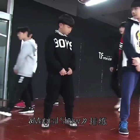我终于找到这个表情包的出处了笑死