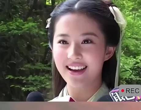 老仙剑玩家当年看一个角色骂一个，包括当年的胡歌，除了灵儿