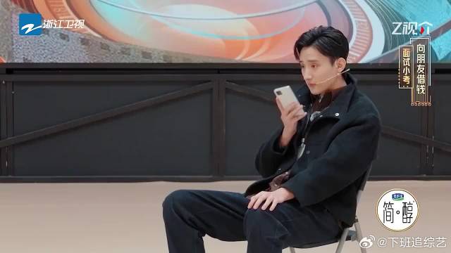 于小彤即兴演戏太惊艳了，吴镇宇直呼这就是有天赋的，直接获得红卡