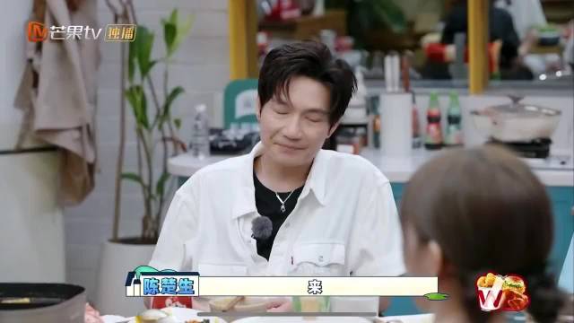 快乐老友记2王心凌反应快，远远害羞0713兄弟围观