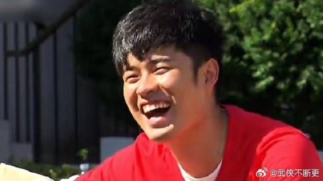 邓超杨颖造船太搞笑，两人疯狂摆造型，搞笑场面笑翻众人丨奔跑吧