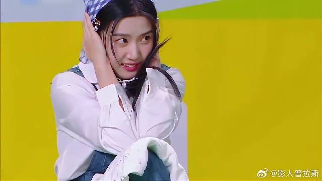内娱好男人徐志胜，生怕卢昱晓被淋，把毛巾让给女孩子！