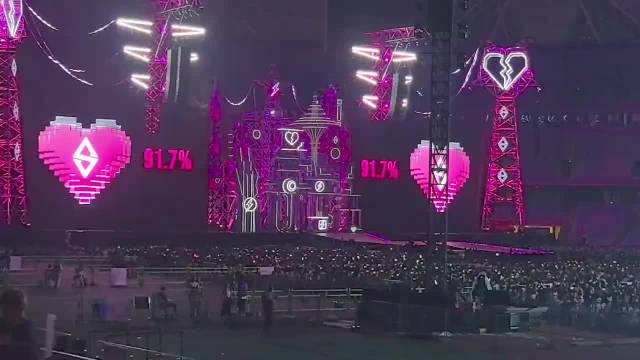 混剪视频凝聚深情,万人合唱现场live震撼