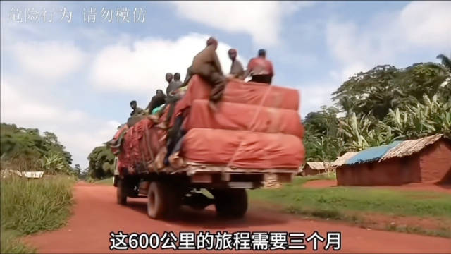 非洲卡车的货物居然和房顶一样高！
