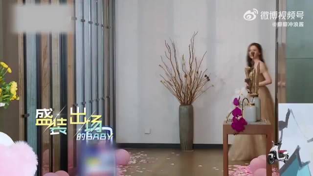 难怪陈伟霆跟何穗结婚生子，这一双奶油肌肤大长腿，谁不迷糊