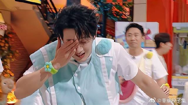 杨迪这手速绝了！直接把檀健次泼懵了，下秒眯眼找人太逗！