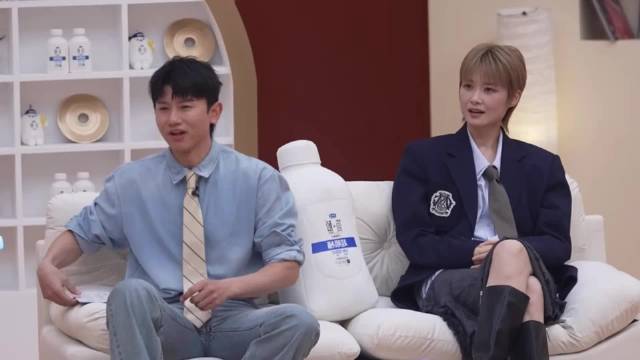 成龙张杰合唱新曲恭喜自己