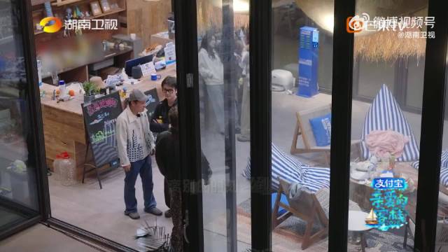 没想到沈月和谭松韵居然才见过2次，明明才见了两次，却特别投缘、格外亲切 ！