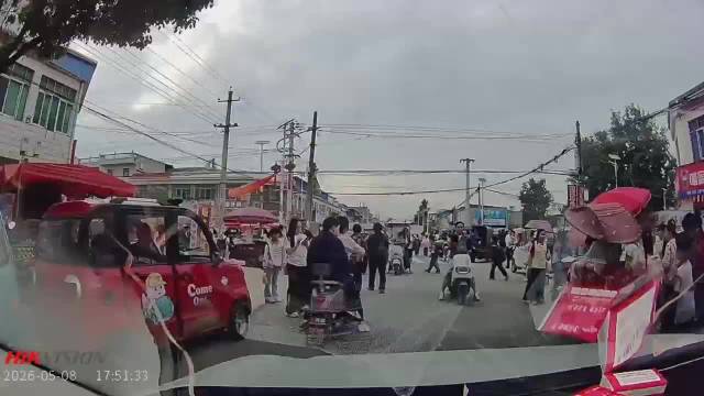 三无代步车开起来太危险了