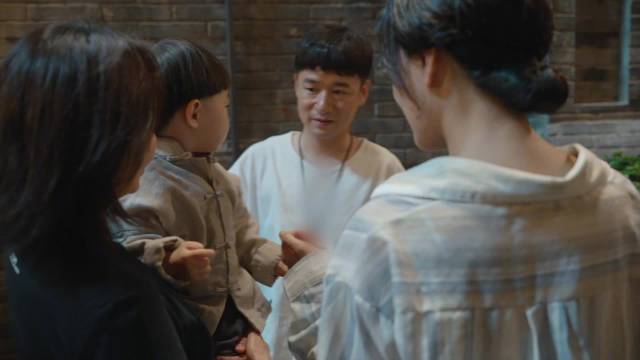 片场被这群大小朋友承包啦～有小孩子的片场就是超级有爱