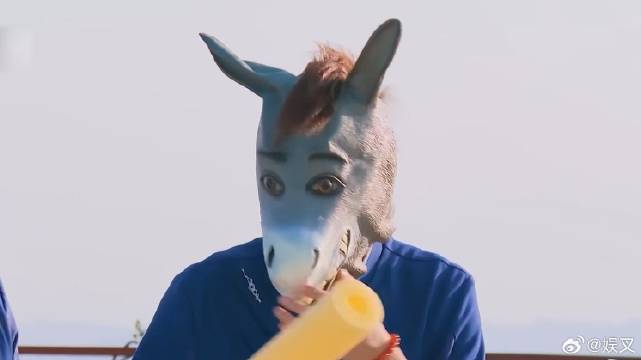节目组太有节目！让陈哲远带上“傻驴”头套，笑翻全场！