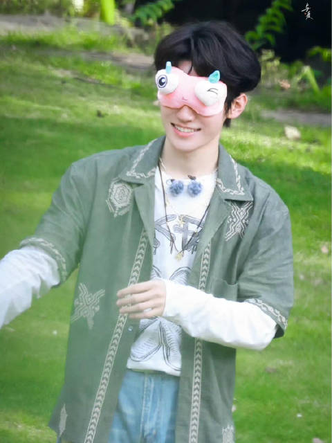 张真源密室逃脱被吓仍保持微笑