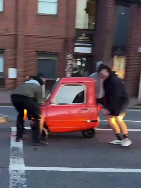 超级搞笑的微型汽车，现在成了网红道具， Peel P50